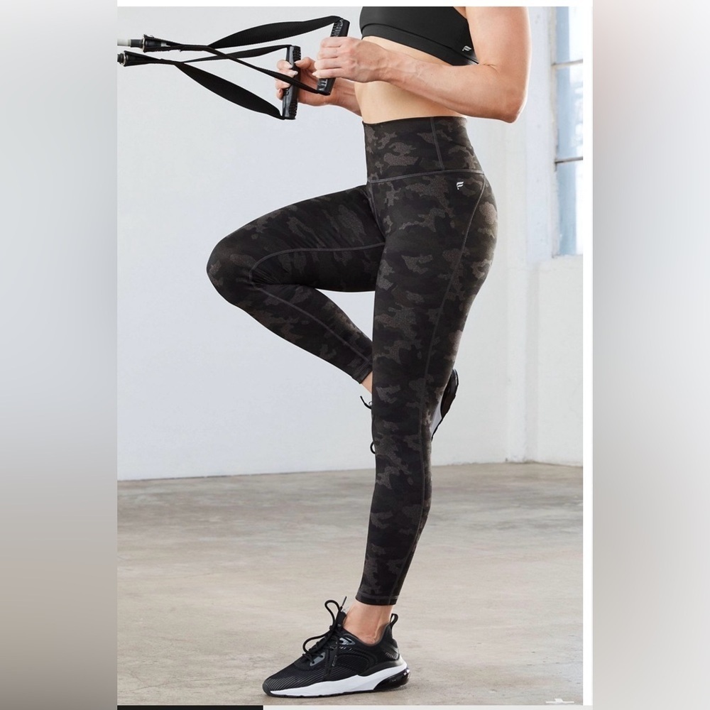 Fabletics Define PowerHold High-Waisted 7/8 Legging Athleisure S Charcoal Camo